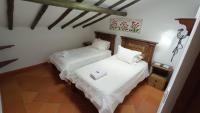 Zweibettzimmer mit eigenem Bad außerhalb des Zimmers