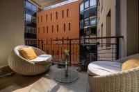 Exclusive Central Suite with Balcony by Prestige Homes - Bed and Breakfast Boedapest