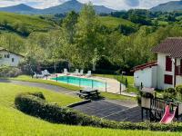 MEHATCHE Piscine Vue Montagnes - Bed and Breakfast