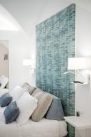 Doppelzimmer mit Fenster und Gartenblick