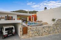 L'Maya Luxury Villa private pool, 2 Master BD, BBQ - Bed and Breakfast Kalochorafítis