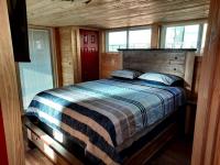 Lakefront Cottage with Hot Tub & Sunset Views - B&B Pittsburg