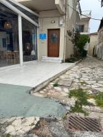 ΜΕ ΘΕΑ ΤΗΝ ΓΟΡΓΟΝΑ - B&B Preveza