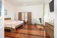 Apartamento de 2 dormitorios con terraza y vistas al mar