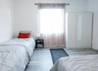 Basic Triple Room with Shared Bathroom