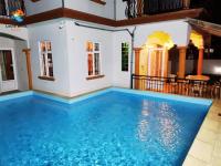 Charismatic 6-beds private spacious family villa with private big pool near beach flic en flac - B&B Flic en Flac