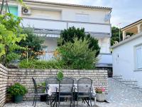 Evergreen & Pinky Apartments close to the Beach - B&B Arbe
