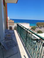 Sea side apartment with balcony and private park - B&B Monopoli