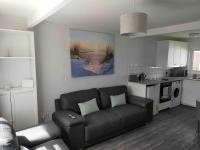 California Sands - 2 x Modern Two Double Bedroom Chalets - short stroll to the beach - nr Great Yarmouth & Norfolk Broads - Chambres d'hôtes Scratby