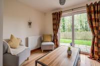 B&B Lisburn - Stylish & spacious 3 bedroom entire house in Lisburn with parking - Bed and Breakfast Lisburn