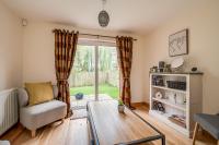B&B Lisburn - Stylish & spacious 3 bedroom entire house in Lisburn with parking - Bed and Breakfast Lisburn