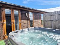 Cleish 7 With Private Hot Tub - Fife - Loch Leven - Lomond Hills - Pet Friendly - Chambres d'hôtes Kelty