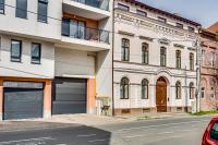 ARI Ultra Central Luxury Apartment with View to the Sky - B&B