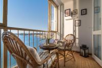 City Vibes Apartment with Balcony and Spectacular View - Chambres d’hôtes Poreč
