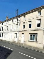 Idéal couples & pro - Patio extérieur- Proche centre ville et gare - Promenade au bord de la Charente - Parking à proximité - Wifi très haut debit - Équipement premium -Netflix - Bed and Breakfast