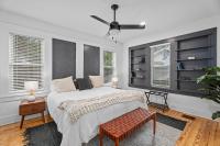 House on Cora - Sleeps 10 Hot Tub & Walk to Main - Chambres d’hôtes Fredericksburg