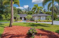 Cozy home with big pool in Wellington! - B&B