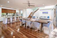 Headlands Hideaway - Pet Friendly Home at Moffs - B&B Caloundra
