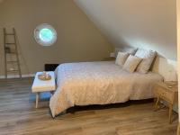 Deluxe Room (2 Adults + 1 Child)