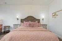 Glamorous Heart of Kentucky Suite - B&B Louisville