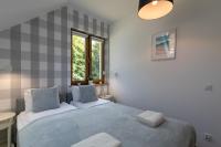 Deluxe One-Bedroom Apartment