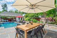 Pool Outdoor TV Fire Pit Game Room - B&B