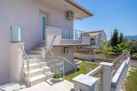 One-Bedroom Apartment with Balcony