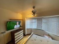 2 Bed Flat near Heathrow Airport & Elizabeth Line with Parking - B&B