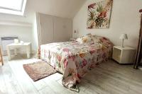 B&B Lamballe - Le Cocon rouge - studio en plein centre historique - Bed and Breakfast Lamballe