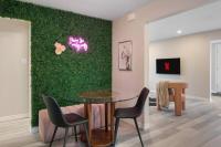 Chic House with King Bed, Walk To Dining and Starbucks - Ferienwohnung Dieppe