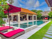 Santi Villa met 4 Slaapkamers en Bubbelbad
