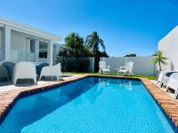 Reflections Broadbeach- Heated Pool! Complete Waterfront Entertainer with Huge Deck, Pool Table and Pontoon - B&B Costa Dorada