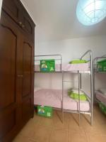Posto Letto in Dormitorio Misto con 4 Letti