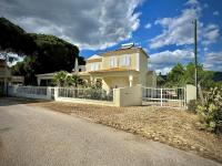 Quarteira Premium Villa With Pool by Homing - Bed and Breakfast Quarteira