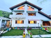 Tree of Life Lakeside Cottage, Srinagar - B&B