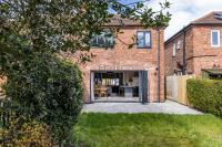 SPACIOUS HOME WITH GARDEN-SLEEPS 5 Contractors, families, and group stays welcome - Ferienwohnung Beeston