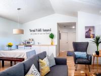 Private Mod Boho Chic Retreat Mins DTWN Beach - Ferienwohnung