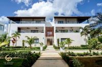 Golden Penthouse by Amar'e - B&B