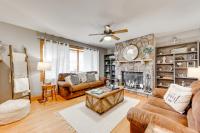 Pet-Friendly Pocono Lake Home with Private Hot Tub! - Ferienwohnung