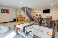 6 Mi to Mt Snow Nature-View Home with Fire Pit! - B&B West Dover