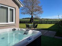 B&B Maryculter - Hot Tub, Holiday Home in Rural Aberdeen, Near to Stonehaven & Aberdeen City, Superhost. - Bed and Breakfast Maryculter