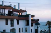 Contemporary Oceanside Rooftop - B&B