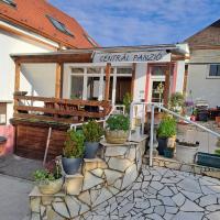 Centrál Panzió - Bed and Breakfast
