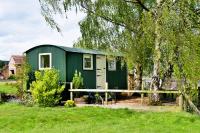 Finest Retreats - Hay and Hedgerow Glamping - B&B