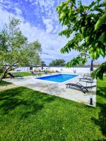 B&B Galovac - Holiday home Aprilis with pool, jacuzzi and sauna - Bed and Breakfast Galovac