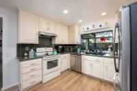 STUNNING HOME WITH SPA, FRONT AND BACK YARD, HUGE DECK, OUTSTANDING LOCATION - B&B Lake Forest