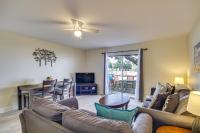 Airy Biloxi Condo with Patio Walk to Beach! - Ferienwohnung Biloxi