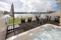 B&B South Cerney - Windrush Lake 82, Puffin Lodge - P - Bed and Breakfast South Cerney