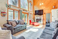 4 Mi to Slopes! Split Rock Resort Home with Fire Pit - B&B Lake Harmony