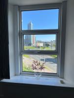 Private Parking, Urban Comfort & City Haven - B&B